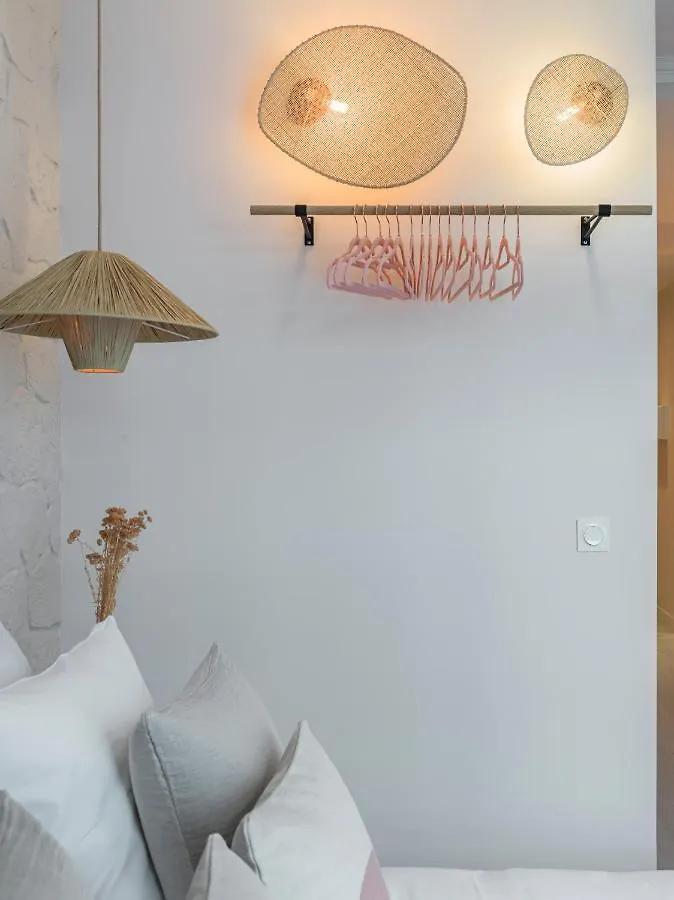 Pink & Wood Cocoon Apartment Paris 0*,  France
