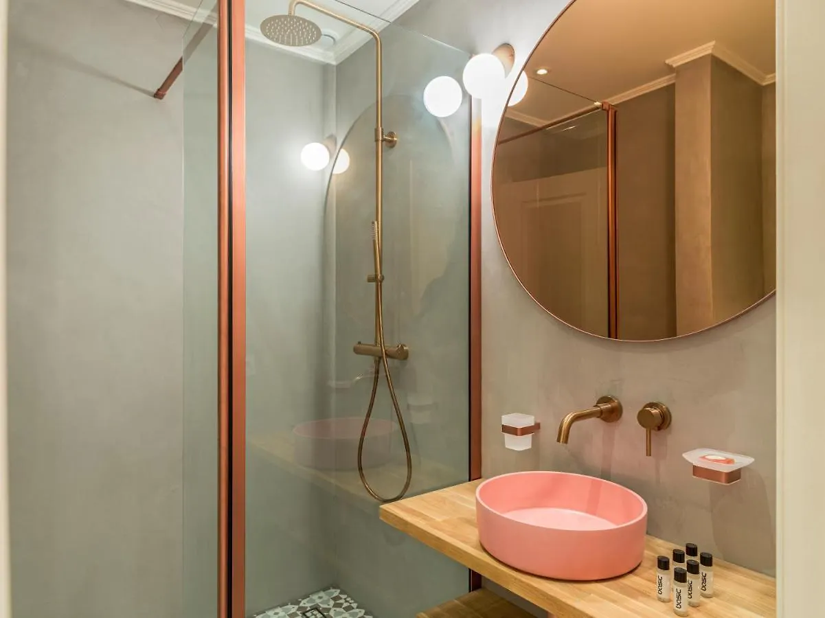 Pink & Wood Cocoon Apartment Paris
