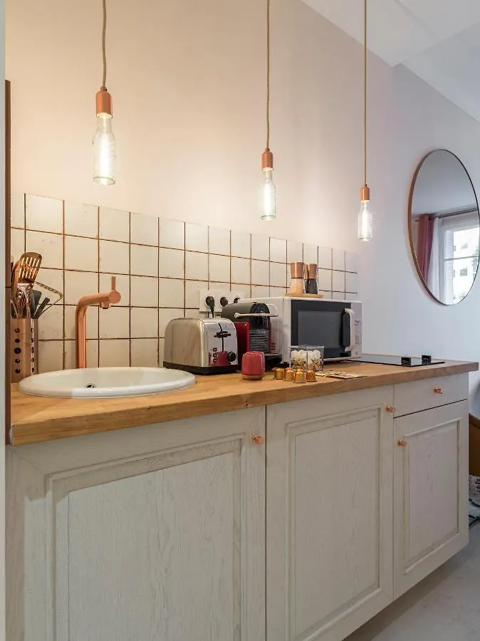 Pink & Wood Cocoon Apartment Paris