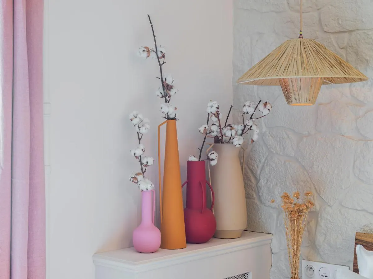 Pink & Wood Cocoon Apartment Paris France