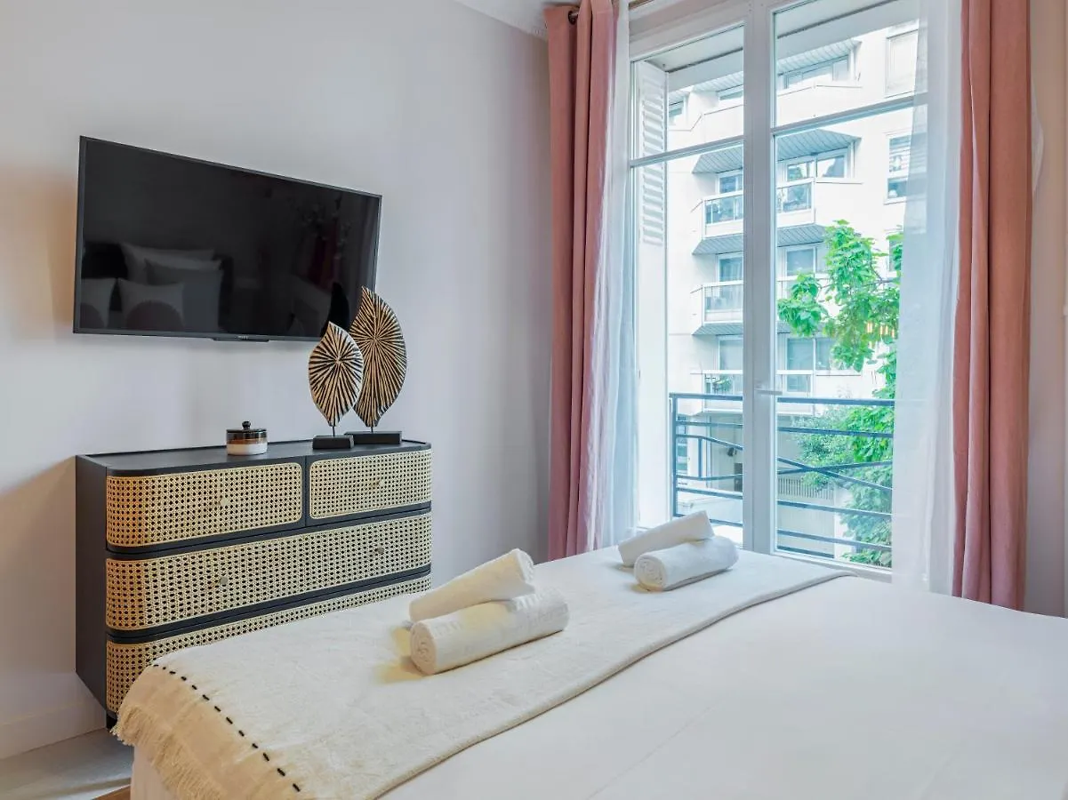 Pink & Wood Cocoon Apartment Paris France