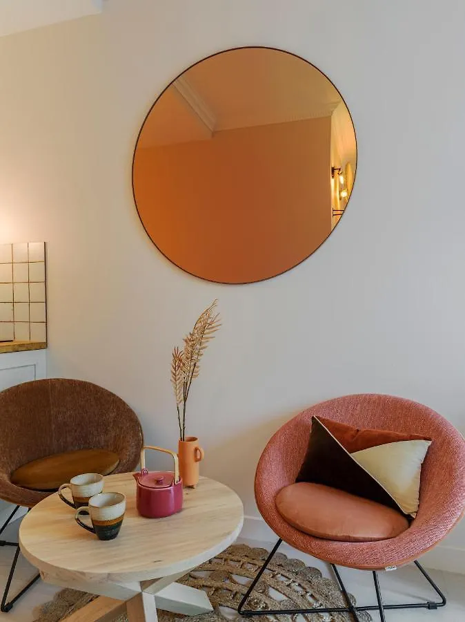 Pink & Wood Cocoon Apartment Paris